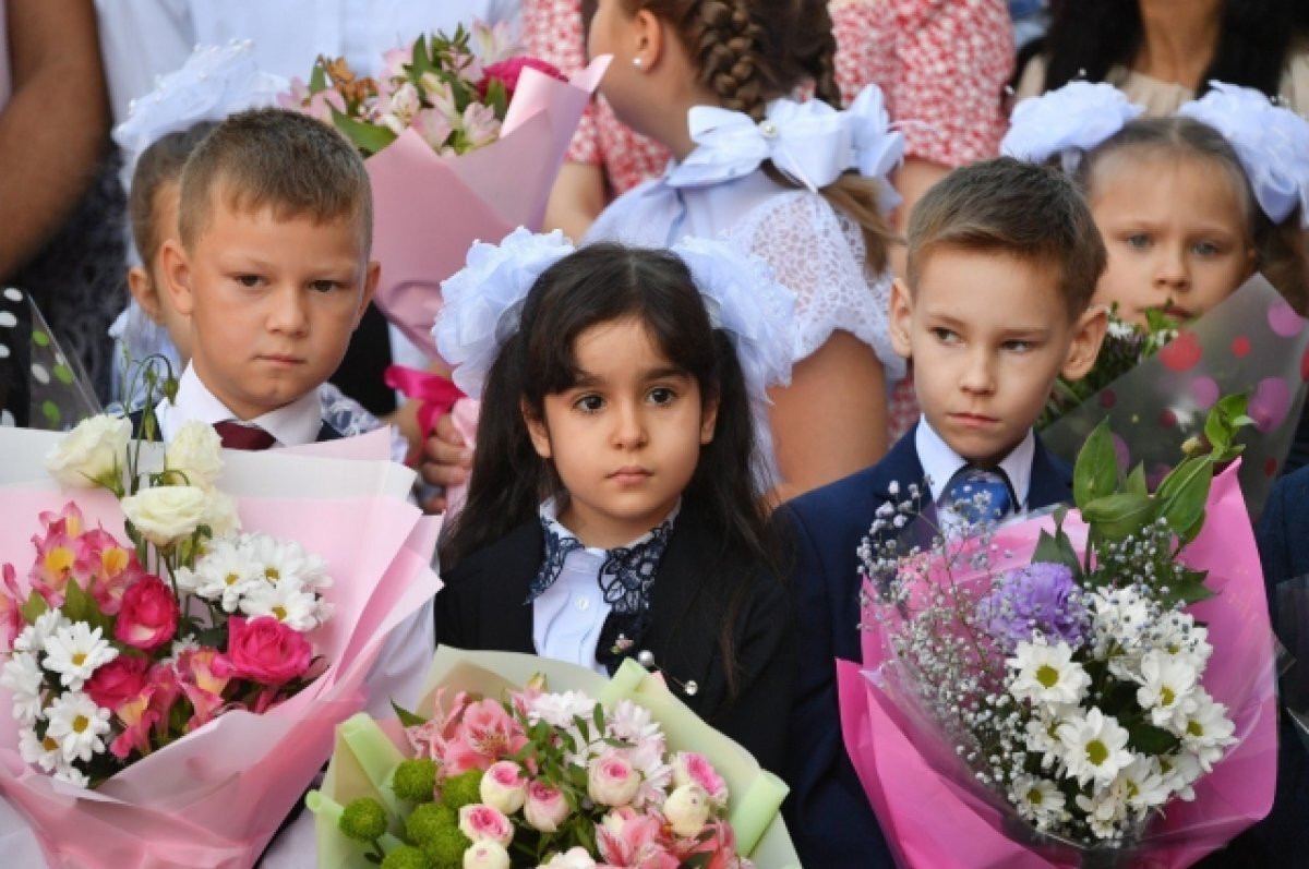    В школах Саратовской области провели торжественные линейки