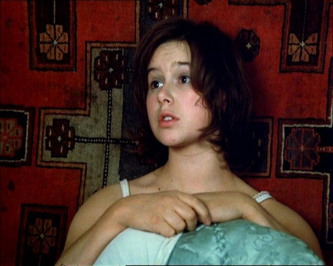 По взгляду видно, как Катя "тонет" в Афоне. Фото с filmpro.ru