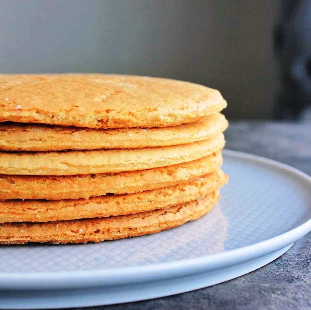 Кто бы мог подумать, что за последнее время рынок производства  кондитерских изделий вырастет настолько не только в России, но и во всем  мире. По статистике употребления в пищу сахара, с 19 века эта цифра  выросла с 2 до 70(!) кг на человека в год. Это означает, что сладости  глубоко укоренились в нашей культуре питания. Наряду с высокой  конкуренцией и моду на здоровый образ жизни, возможности для дальнейшего  роста рынка остаются. Сахар в угоду модным тенденциям успешно  заменяется на сахарозаменители, но сладости не уходят из нашей жизни. 