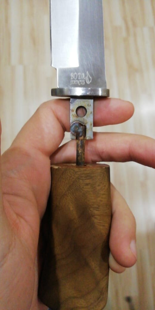 Приваренный пруток к хвостовику. 