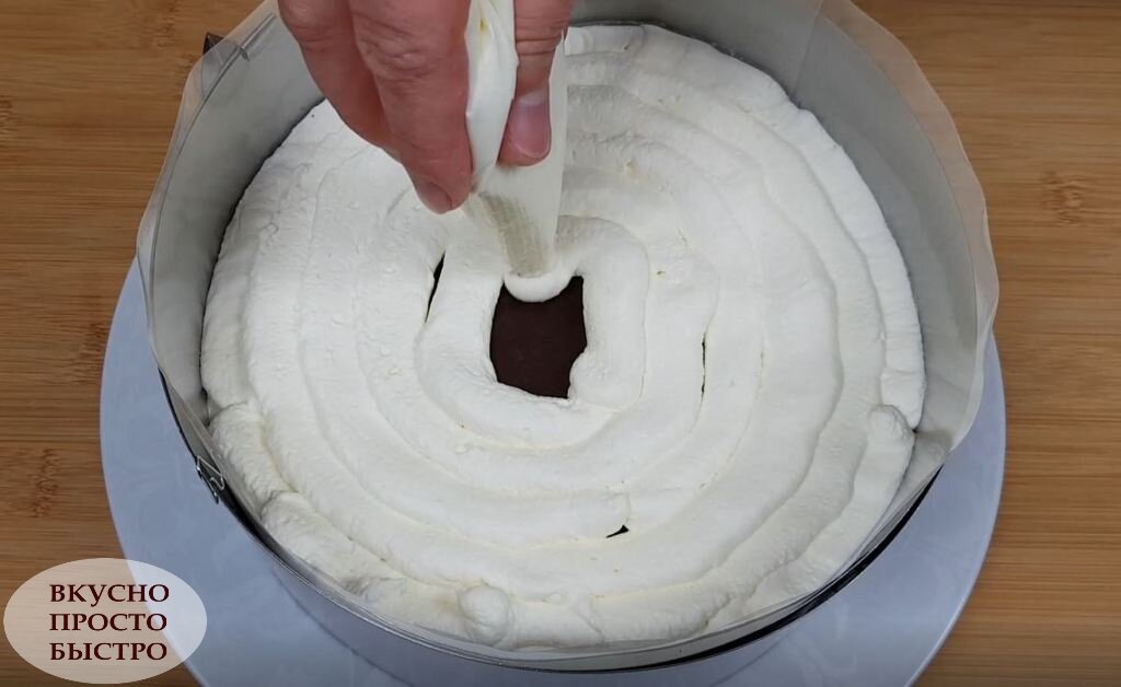 Торт Шоколадный сюрприз - рецепт на канале Вкусно Просто Быстро
