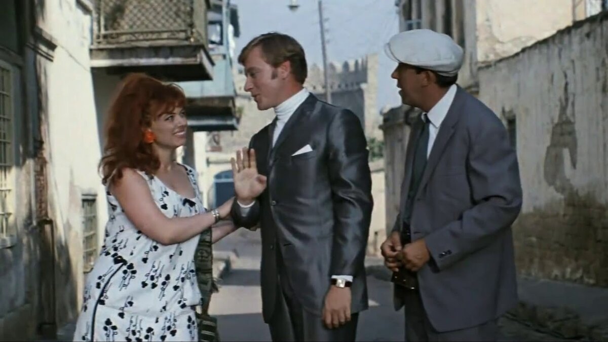 Атмосфера южного курорта часто расслабляет настолько, что оставаться "облико морале" бывает очень тяжело. Фотография с сайта youtube.com