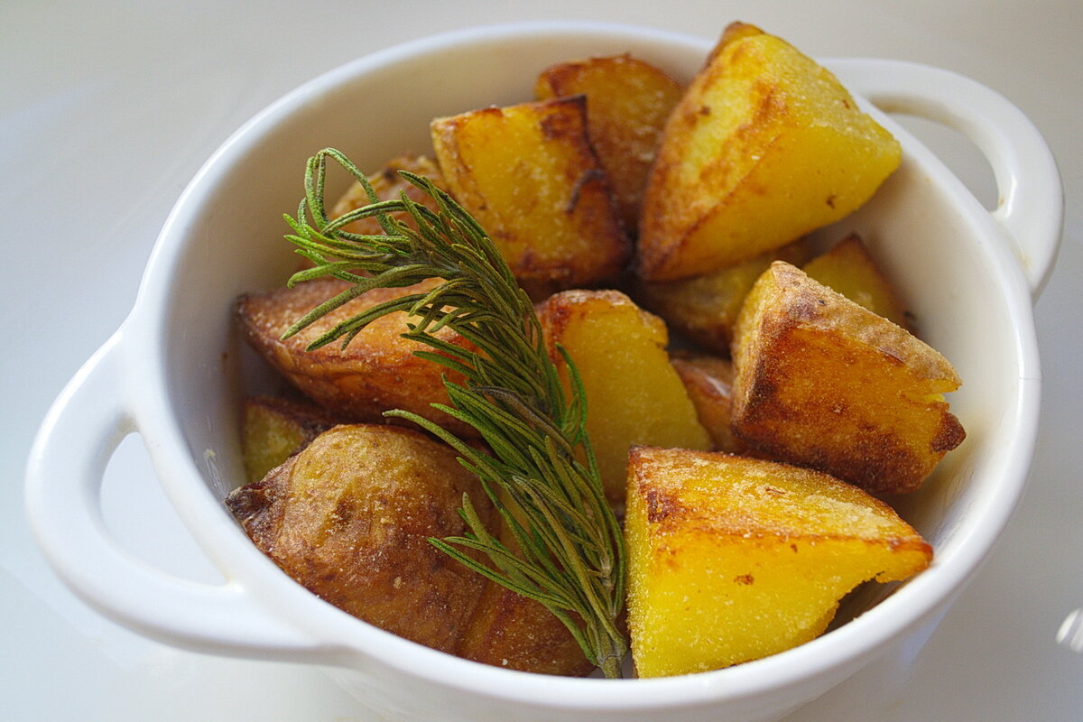 Проверяем кулинарную хитрость «от Гордона Рамзи» про золотистую картошку с корочкой