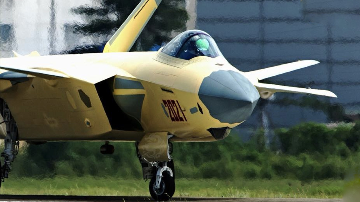 Истребитель пятого поколения Chengdu J-20 