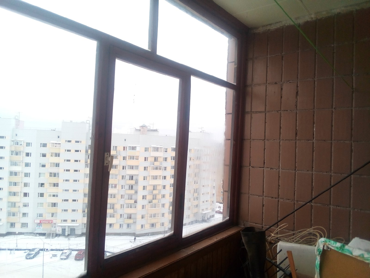 Вторая половина используется гостями, либо для сушки крупногабаритного белья, вообщем балкон как балкон=)