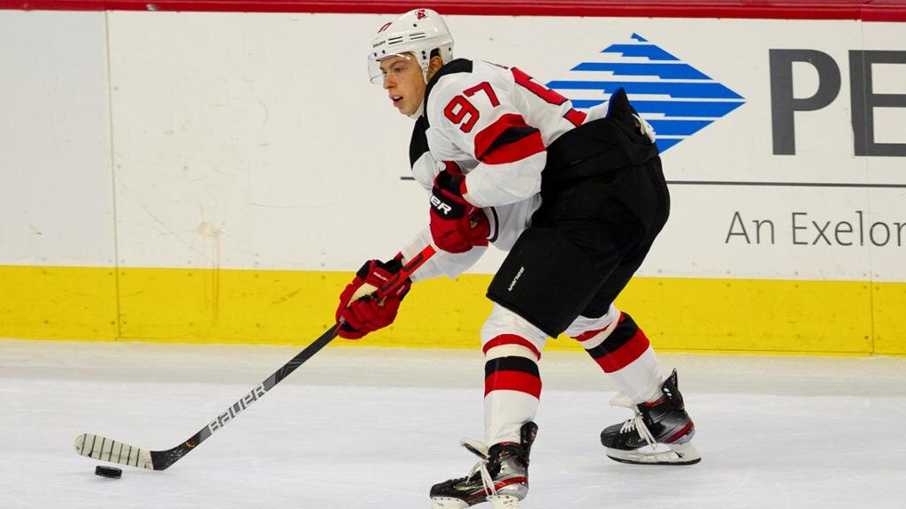 Гусев готовит "гладкую" передачу в адрес партнера.