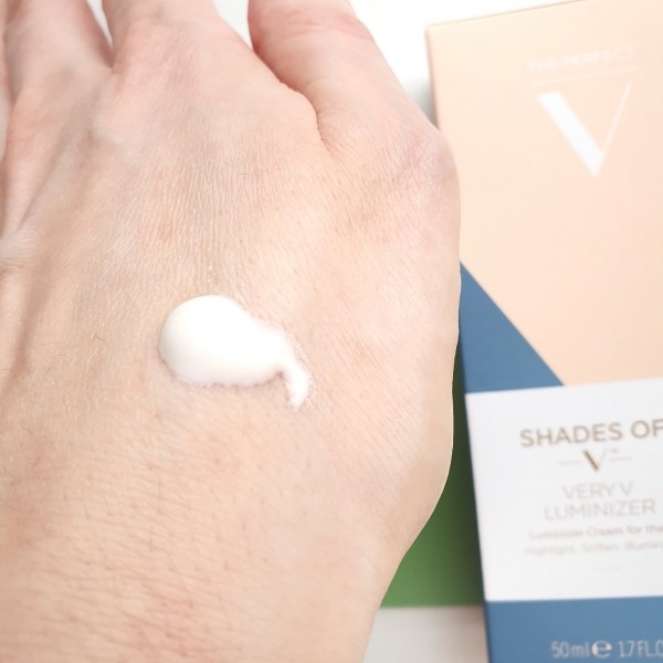 Ключевые ингредиенты крема растут в Скандинавии: морошка, голубика, бузина, брусника, шиповник и облепиха. Средство не содержат парабенов и помогает сохранить pH-баланс.
