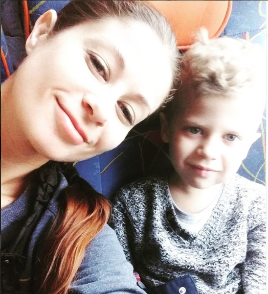 Но уже тогда я решила, что я великий писатель!))                                                             Нет, что великий не решила, конечно. Просто вдруг поняла что хочу написать книгу. Книжку. Книжечку. Сказку для сына.
⠀
Впрочем, я тогда даже не знала, что тот, кто у меня в животе - сын.
Я к нему обращалась "солнышко".
⠀
Моему солнышку было около 4,5 месяцев и мы на тот момент уже остались с ним вдвоём.
⠀
И вот иду я такая по сельской дороге на даче сродственников дальних.
Вся такая красивая.
В пуховике и валенках по колено.
⠀
И небо голубое. И нос у меня красный.
Немножко от холода и немножко от того, что реву.
⠀
И вот я своё солнышко успокаиваю и рассказываю ему, что "ты не дрейфь! мать у тебя огого! И избу подожжет и коня зажарит!" ... и в потоке обещаний, взяла и ляпнула "Книжку тебе напишу".
Вырвалось.
Вырвалась и не забылось.
⠀
Хотя я и пыталась почти 6 лет сделать вид, что ничего такого не обещала.
⠀
А потом поняла, что вот сейчас самое время! Что в 15 лет ему моя сказка ни к селу ни в красную армию.
⠀
Короче, сказка есть.
В сад друганам садовским подарена.
Почти 50 штук продано.
⠀
Немножечко осталось для разных всяких целей, а мысли креативные всё прут и прут... и прут и прут...
⠀
Держите меня семеро!)))😝
