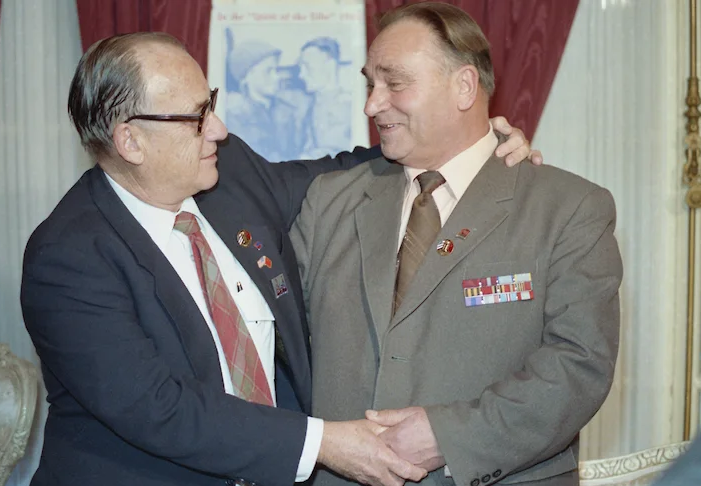 У. Робертсон и А. Сильвашко в 1987 году. Фото Лизунов Ю., Чумичев А. (ТАСС). Источник: kommersant.ru/gallery.
