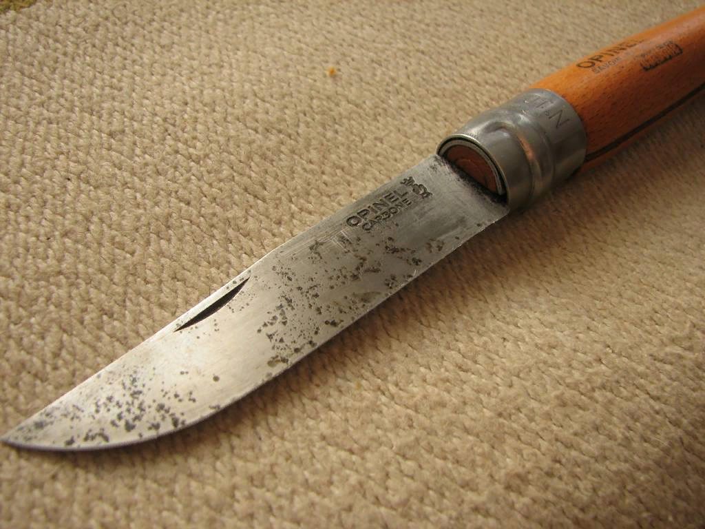 Грязный нож
