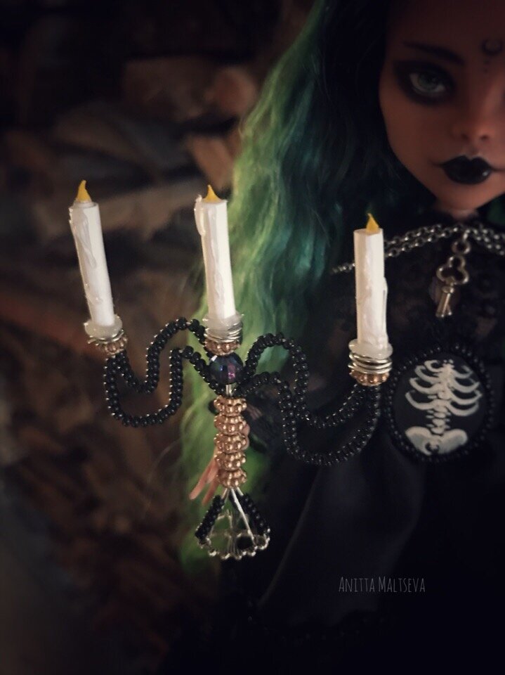 О том, как сделать миниатюрный канделябр тоже сняла мастер-класс