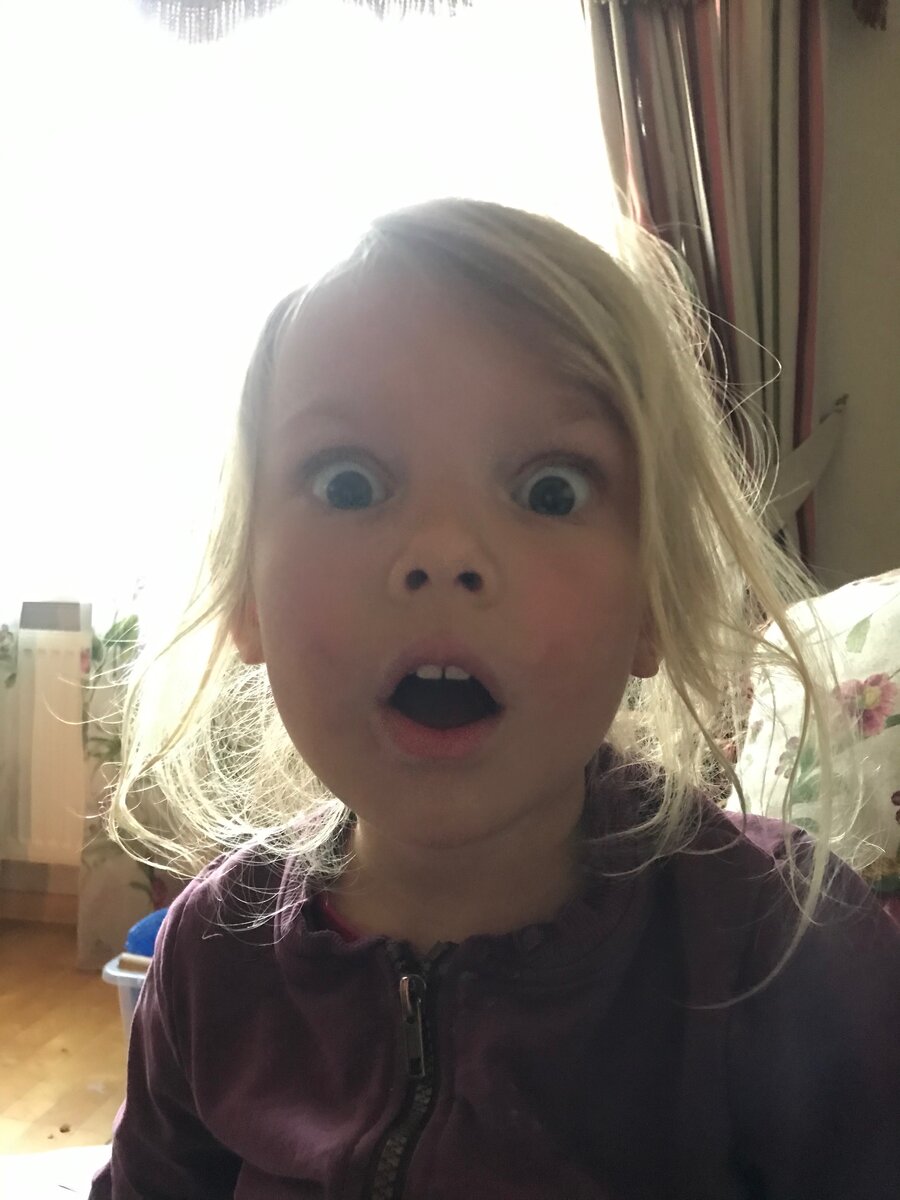 Я в этот момент сказала, что у сестры ХВОСТ ВЫРОС. 