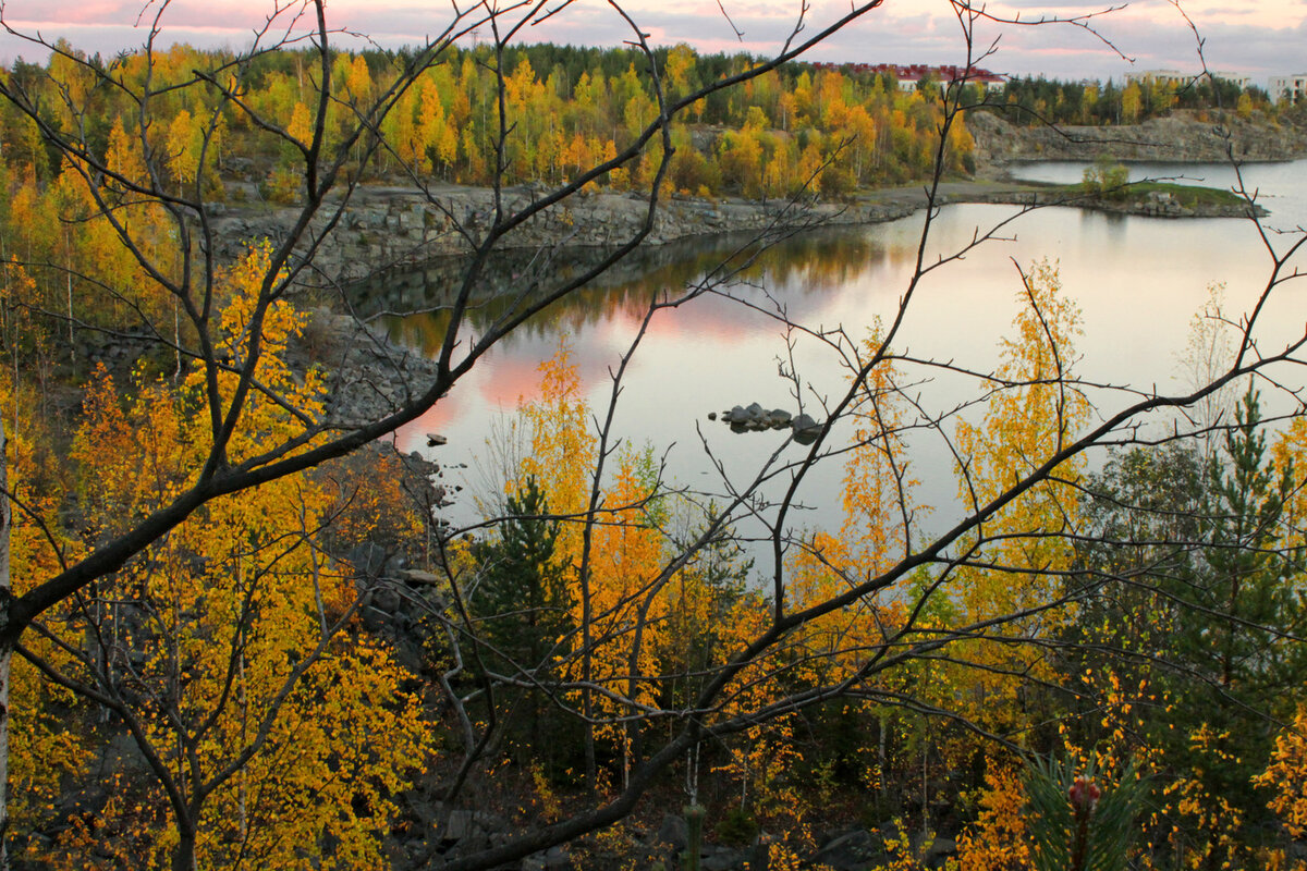 Озеро Карьер осенью