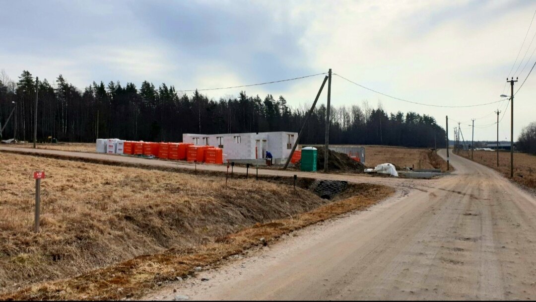 Строительство стен из газобетона началось в начале марта 2020