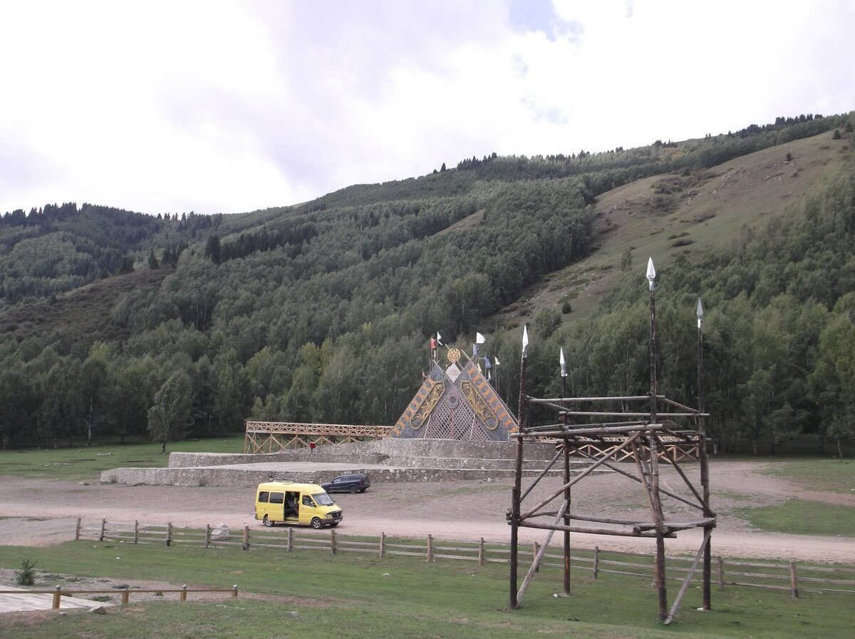 Трибуна и вышка