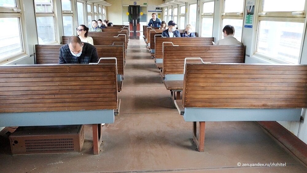 Салон электропоезда. Фото автора