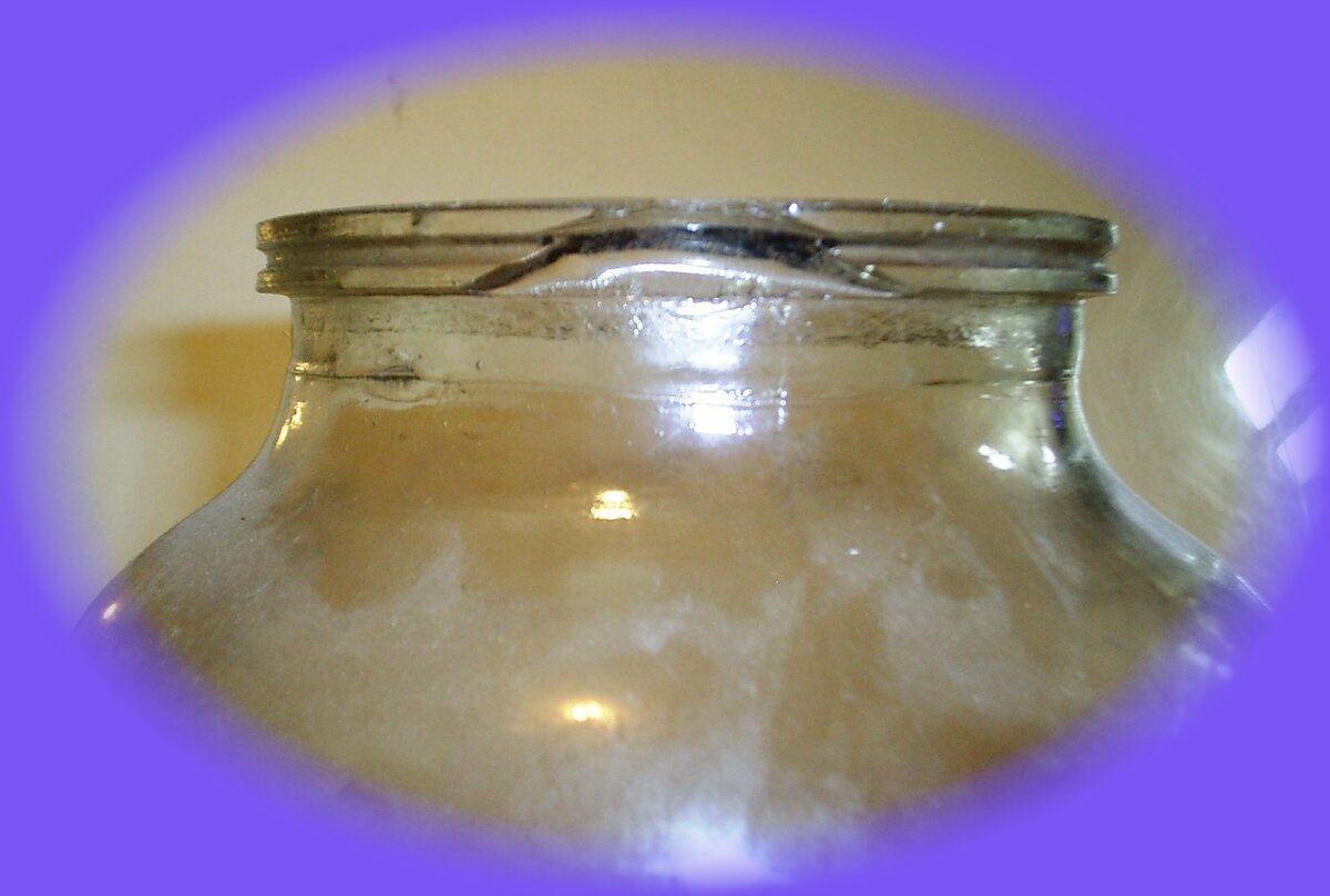 Такие сколы делают банку полностью непригодной к использованию