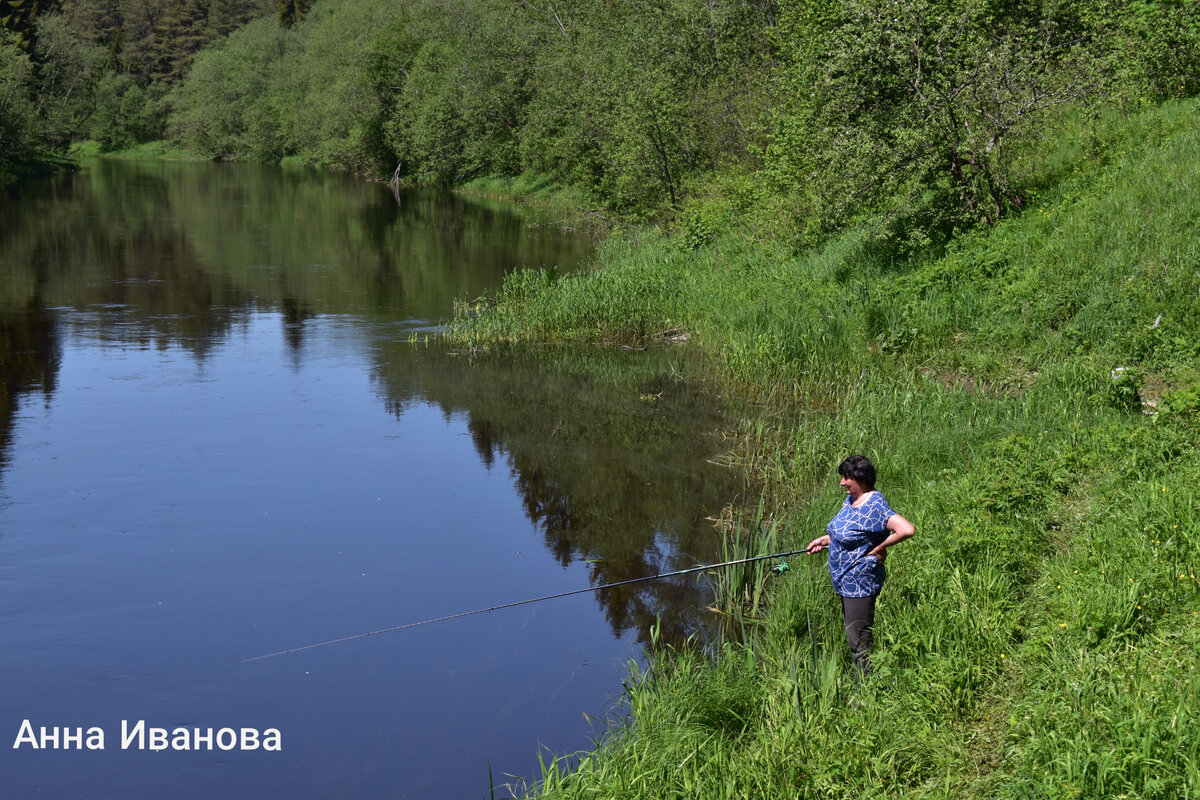 Мама рыбачит