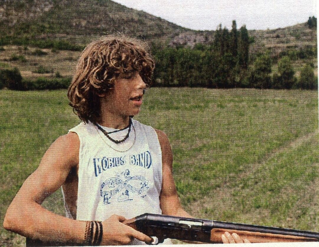 В детстве любил стрелять, а потом уже охотился за нападающими...)