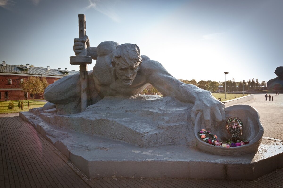 Монумент "Жажда" Брестская Крепость. Фото моего супруга. 