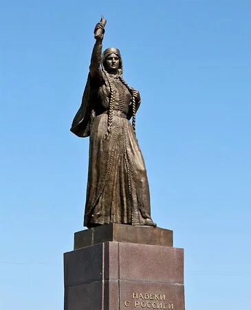 Монумент «Навеки с Россией» находится в центре Нальчика.