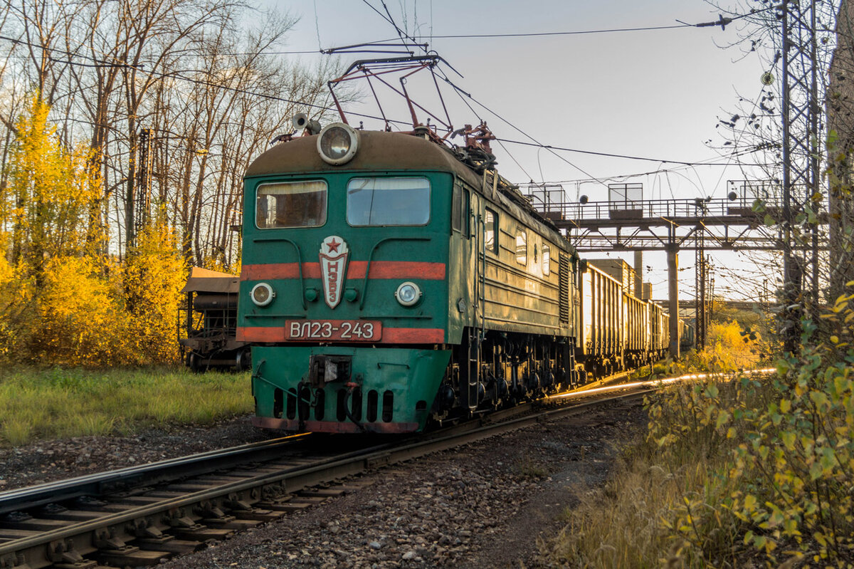 Электровоз ВЛ23-243, принадлежащий ООО «Бакальское рудоуправление», фото с сайта https://trainpix.org/photo, пользователь Maksimovic