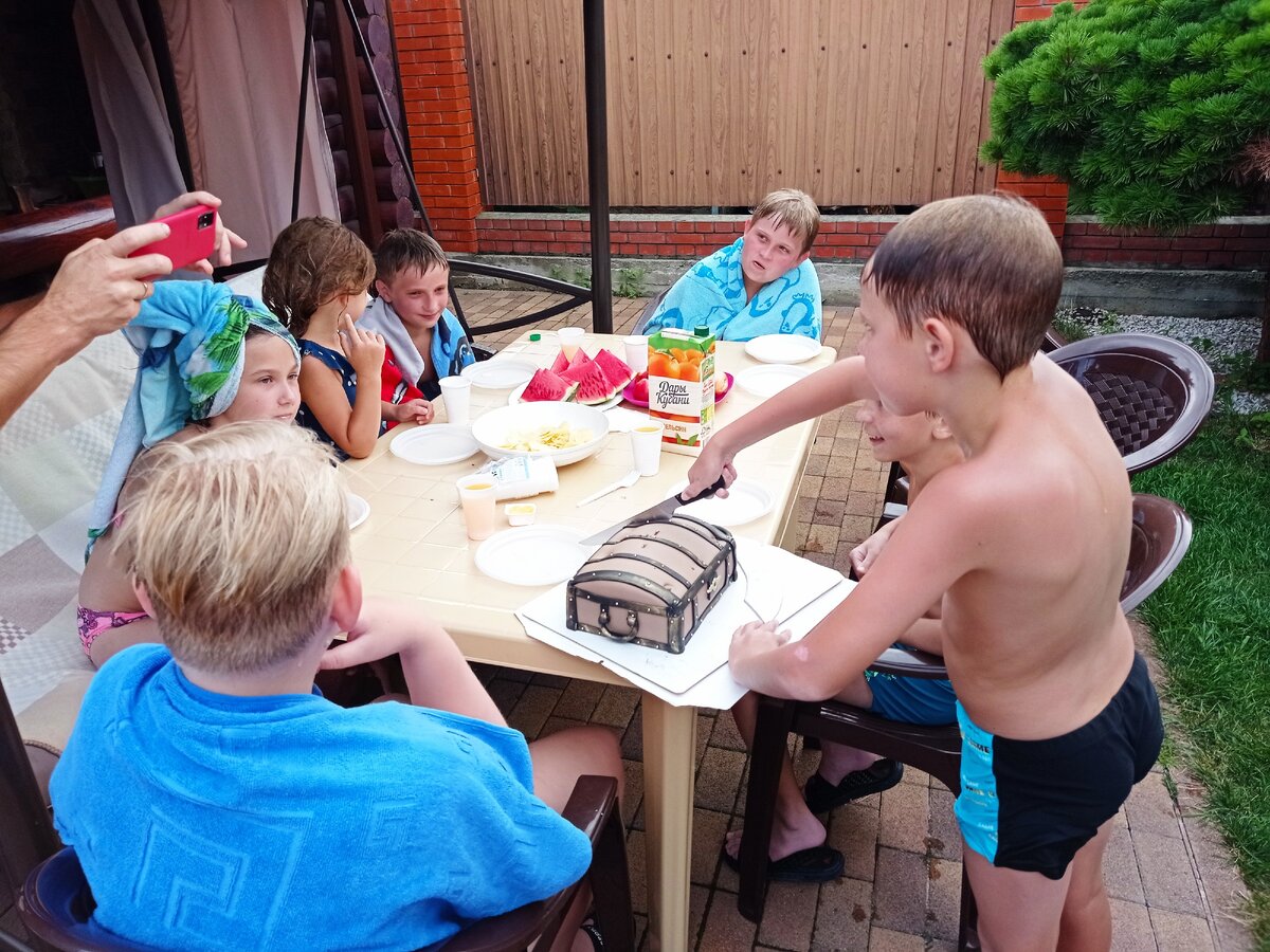 Листайте еще, там внутренности торта...