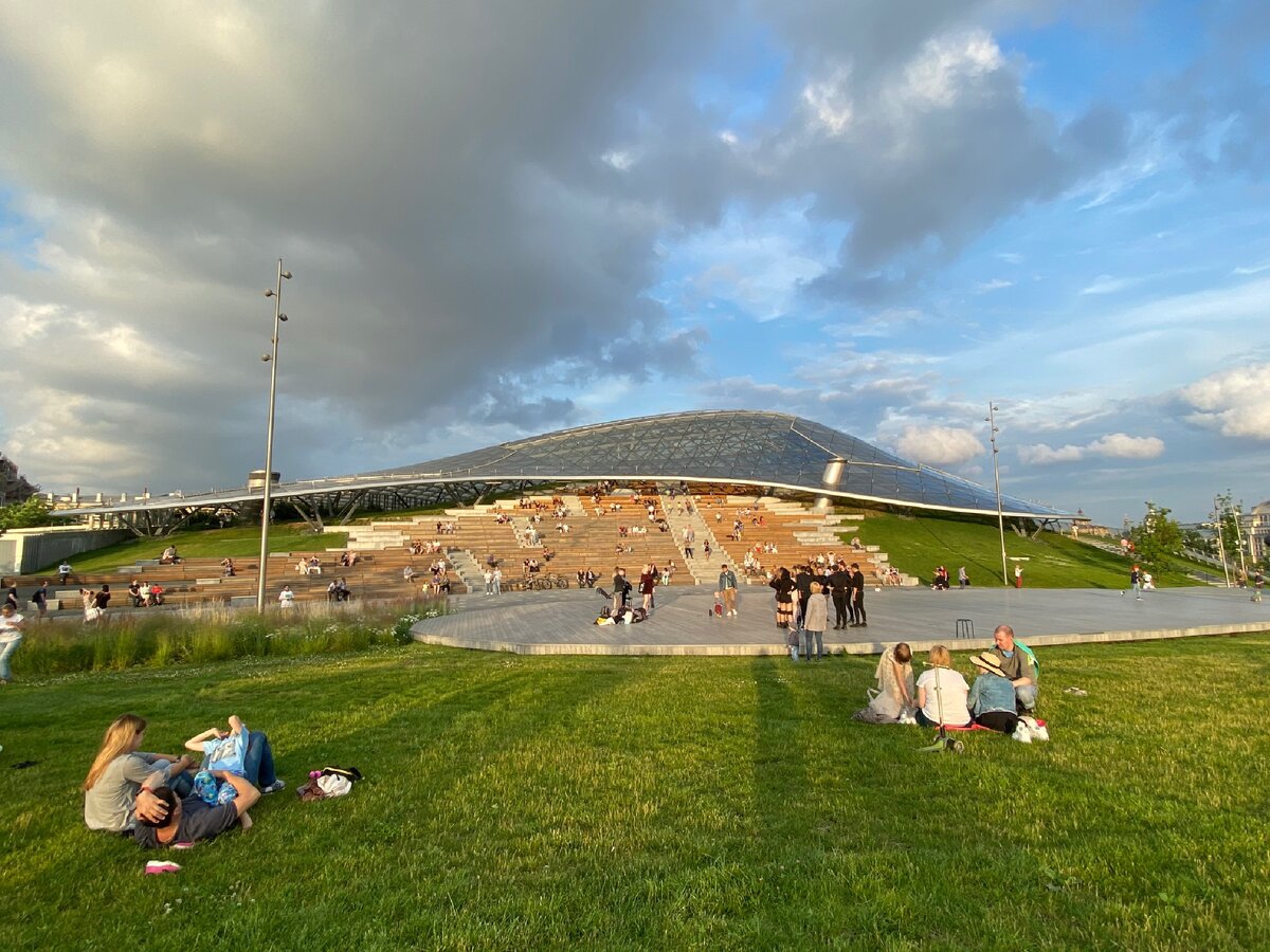 Зарядье москва 2023. Зарядье nature Center. Находка в Зарядье. Зарядье Некрасовка. Голова Гагарина в Зарядье.