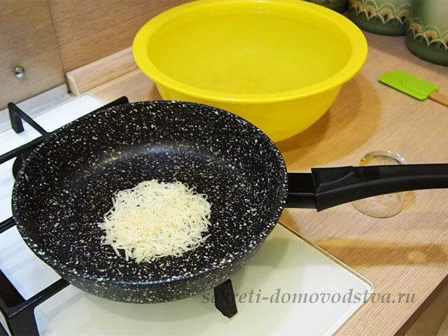 Сыр на сковородке