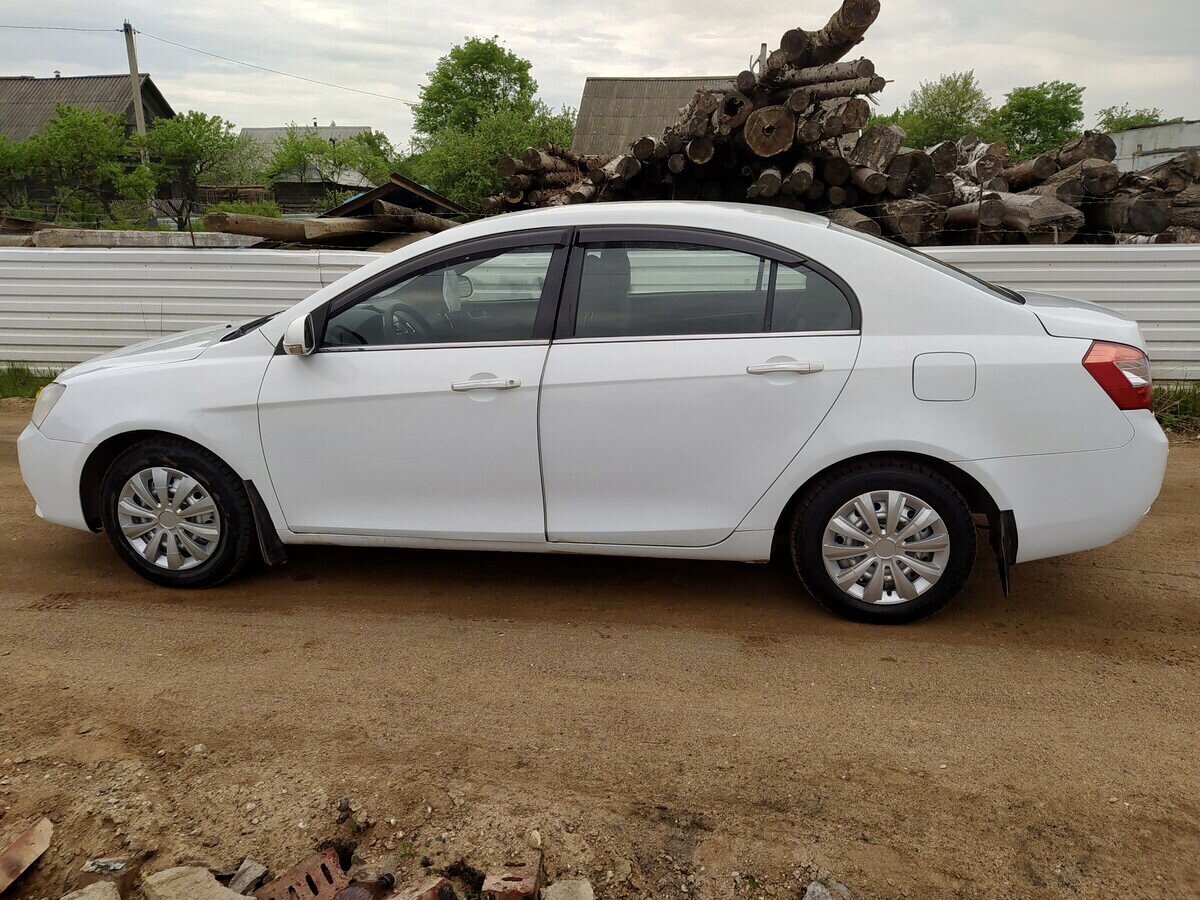 Места в салоне больше чем в Toyota Corolla.