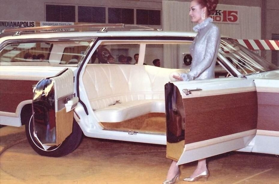 Ford Aurora II - двери открывались в разные стороны