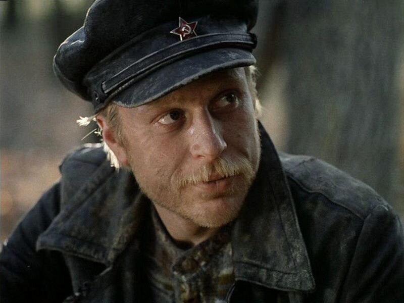 Актер Богатырев удивительно тонко сыграл советского героя, оказавшегося среди чужих. А реального героя Коломийцева, тоже оказавшегося среди чужих, так никто и не сыграл. Источник изображения: obltv.ru