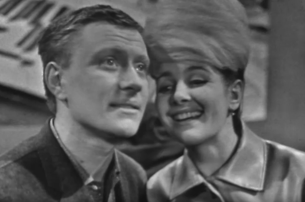 А.Миронов и В.Шарыкина в фильме-спектакле "Судьба играет человеком..." (1968)