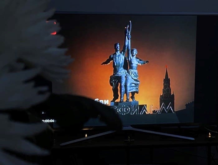 поиски волшебных фильмов для обеспечения новогоднего настроения начинаются с Гарри Поттера, продолжаются Формулой любви и заканчиваются Иваном Васильевичем, конечно