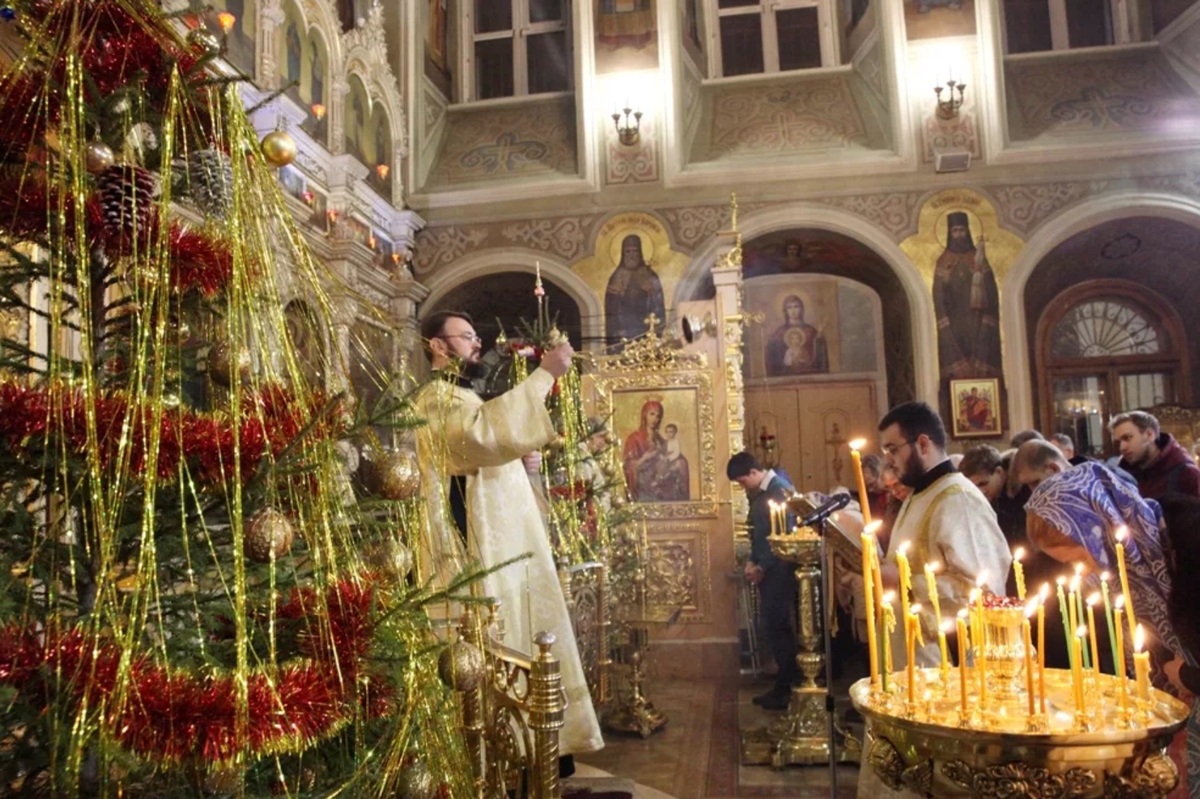 Причащаются ли на рождество. П. Рождественский. Храм Рождества Христова.. Рождественский сочельник служба в храме. Сочельник всенощное бдение. Рождественский сочельник служба в церкви.