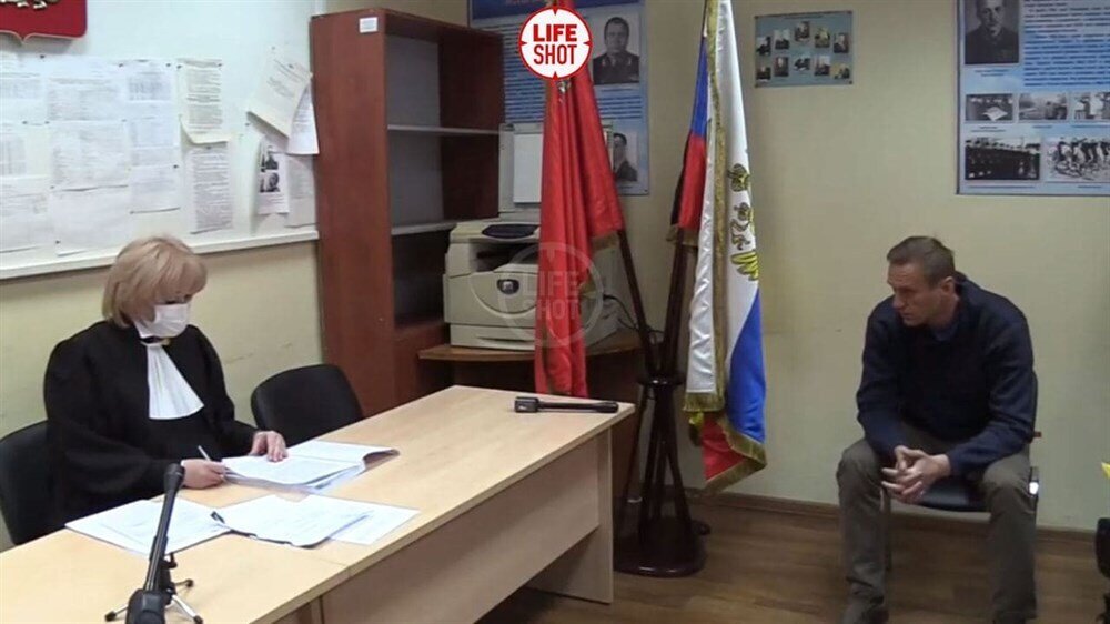 в проходном кабинете решался вопрос с главным оппозиционером России