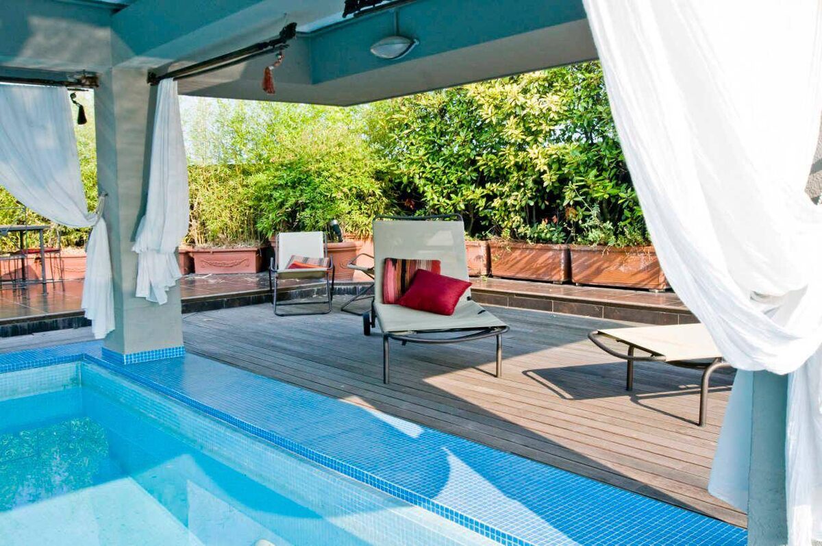 Пентхаус с бассейном в Милане (фото с сайта www.immobiliare.it)