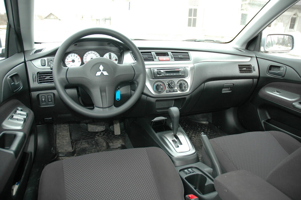 Салон Mitsubishi Lancer IX  (иллюстрация с сайта Drive2.ru автор 99999dima)