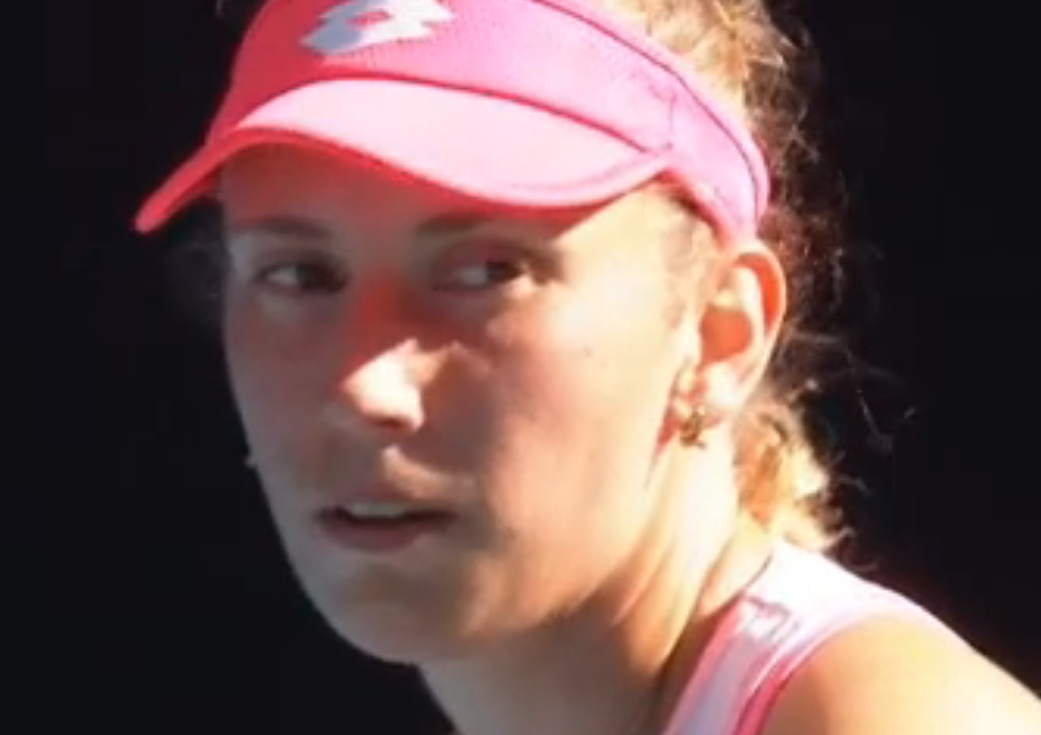 Мертенс уверенно провела матч против Белинды Бенчич