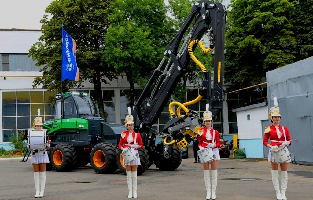 Мощный харвестер Амкодор FH-3081 впервые был показан широкой публике в 2020 году