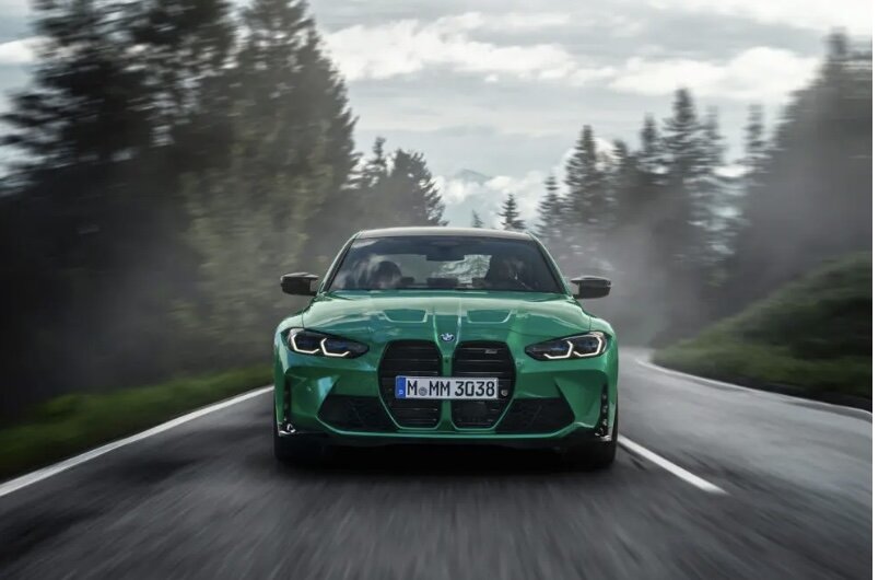 BMW M3 2021 модельного года в кузове G80 сохраняет 6-скоростную механическую коробку передач, но в основном ставка сделана на модификацию с «автоматом», к слову в России только такие версии и будут, посколько у нас будут доступны только BMW M3 Competition.

На Competition планируют ставить восьмиступенчатую АКПП, которая будет передавать крутящий момент на заднюю ось. Позже в продаже появятся полноприводные модификации, где трансмиссия может работать в разных режимах, в том числе подразумевающих передачу большего количества тяги на задние колеса.