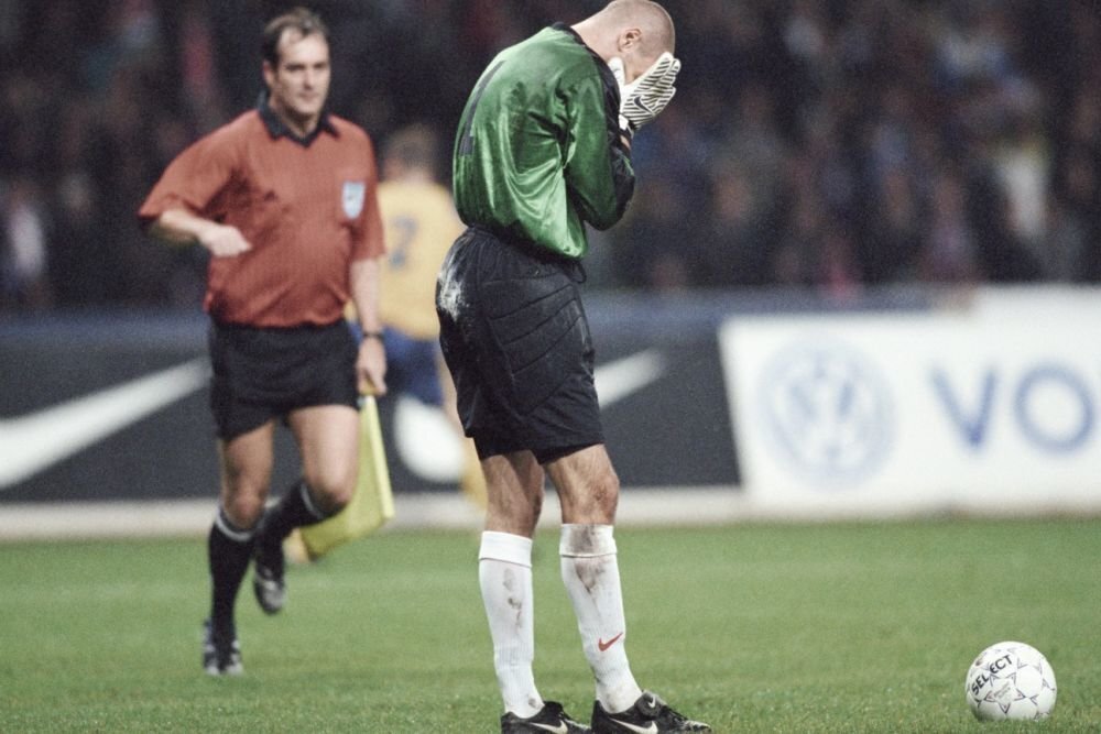 Матч против Украины стал личной трагедией нашего вратаря Филимонова. Источник фото: РИА Новости