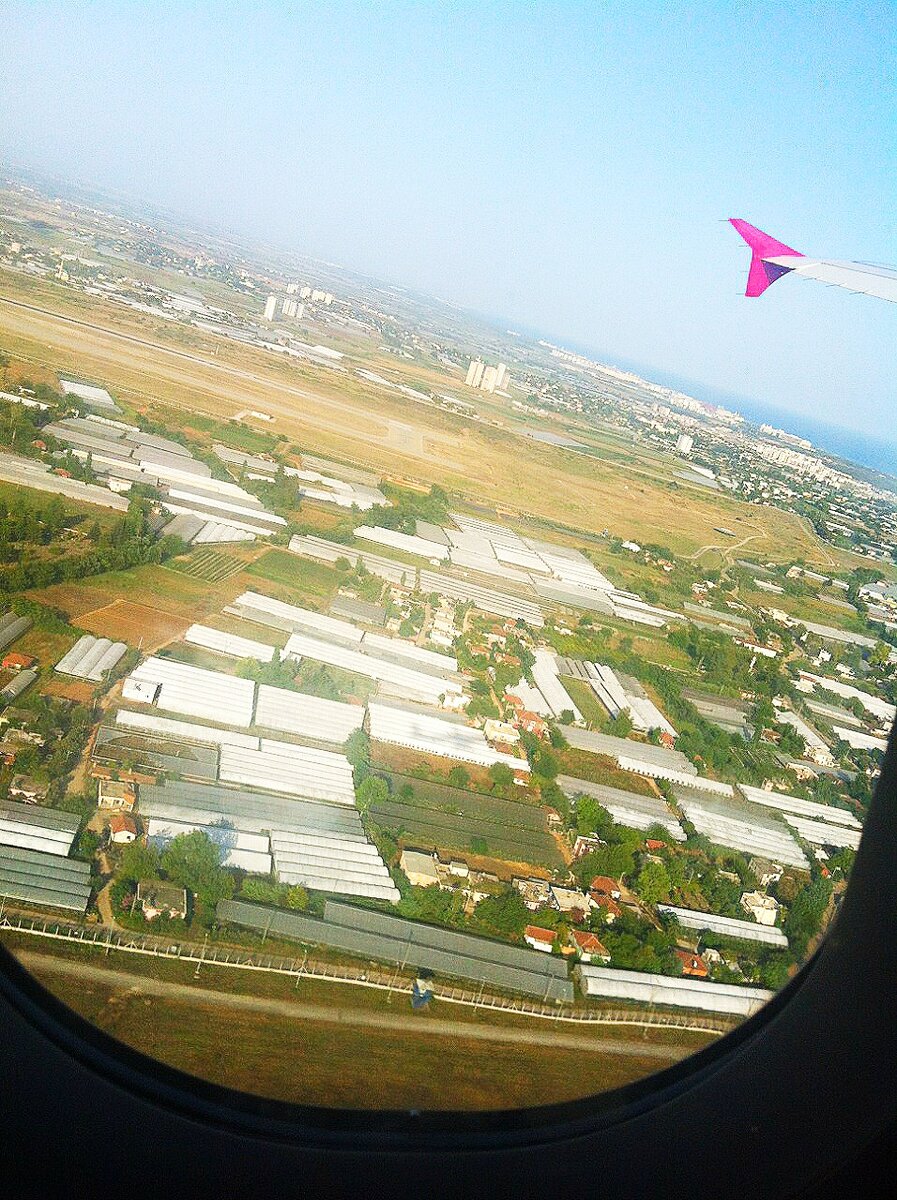 Летаем на курорты и "к морям" а в соседние страны улететь - проблема. 