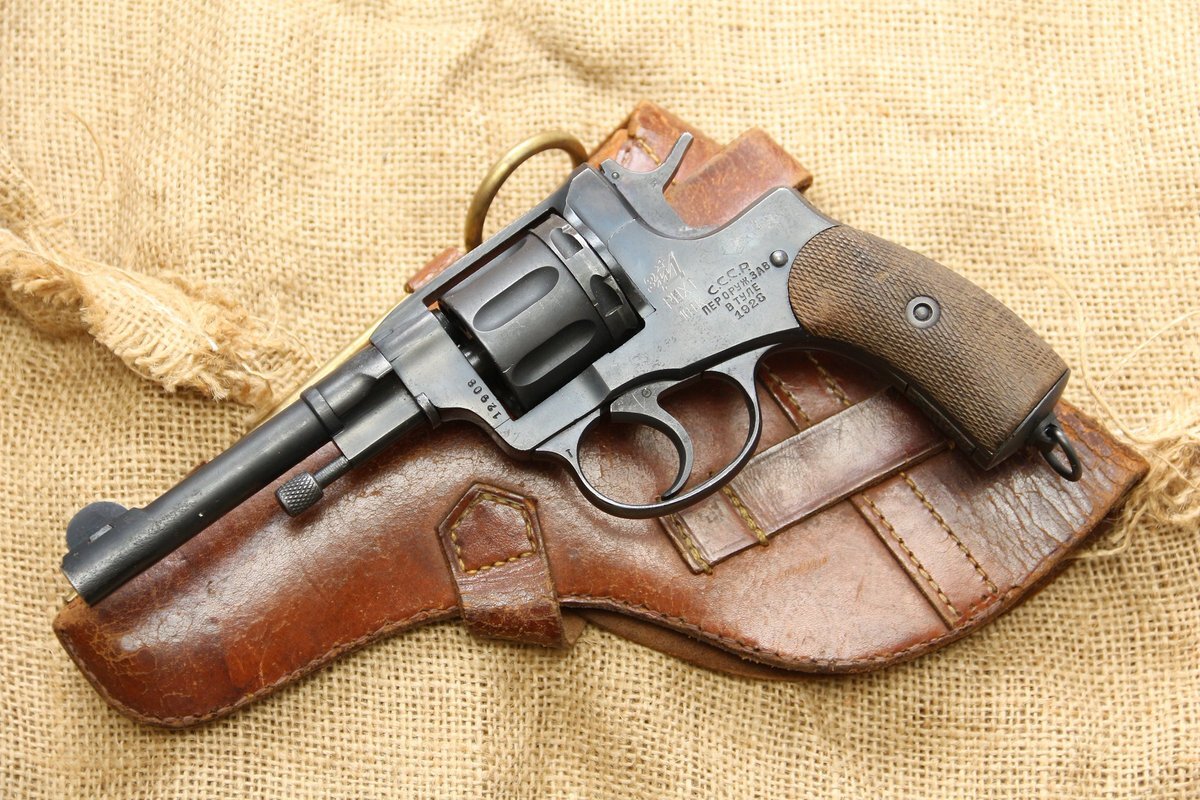 НАГАН Револьвер "Наган", состоящий на вооружении Российской Импер...