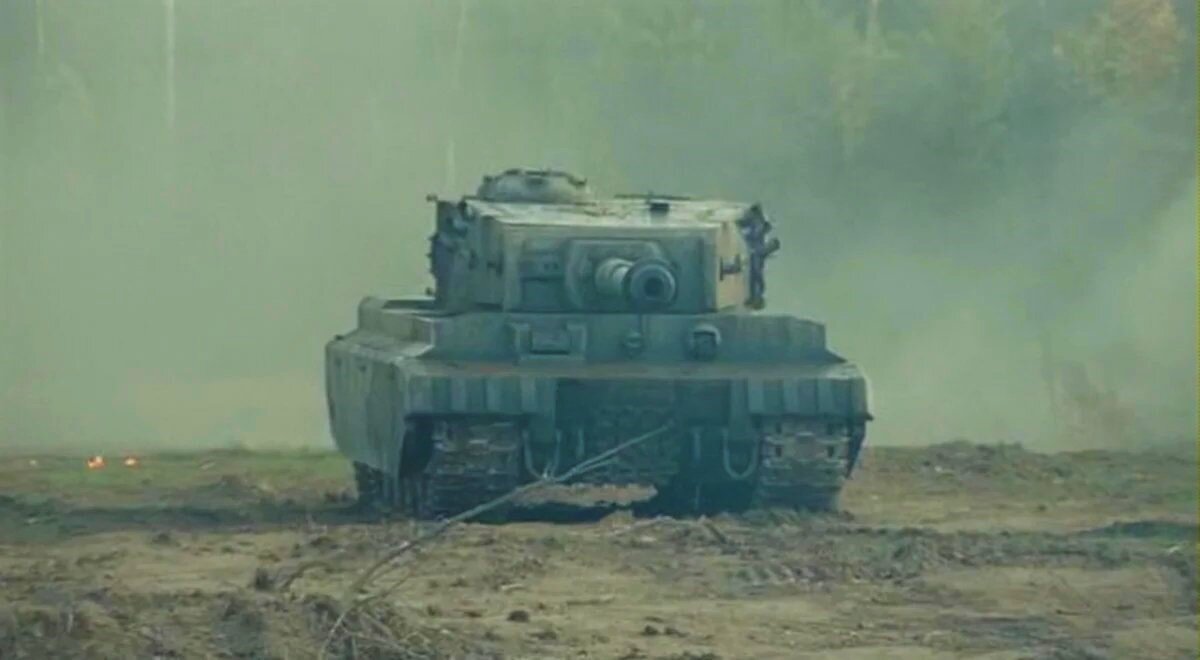Танк белый тигр миф. Белый тигр танк призрак. Атака танков хф белый тигр