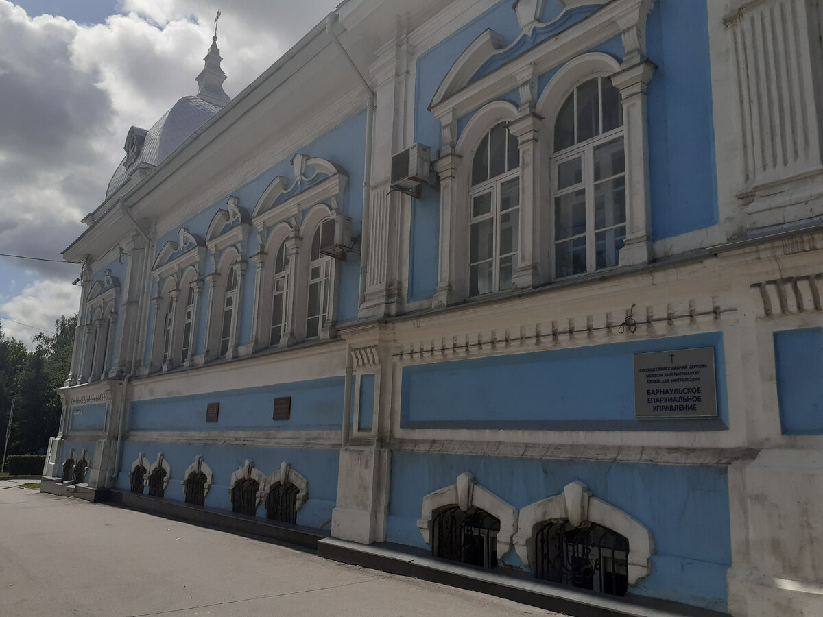 Духовное училище. Адрес: ​проспект Ленина, 17 / ​Короленко, 56. Авторское фото