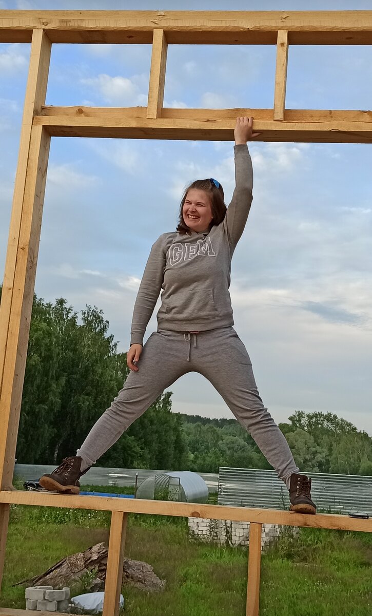 Почти не фотографировалась, не нравились фото. Но даже не думала,что это из-за веса. На фото лето 2020