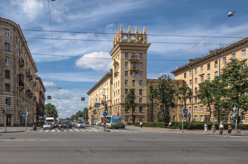 Проспект Стачек славится парадными сталинками. Фото: twitter.com