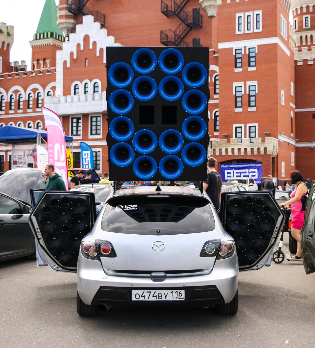  Потрясающие машины и невероятные идеи и решения для конкурса по звуковому давлению! Вот здесь всегда есть на что посмотреть и что послушать :)