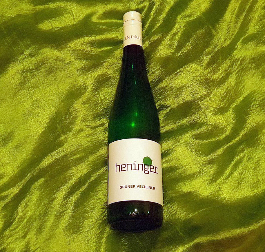 Белое сухое вино Heninger Gruner Vetliner